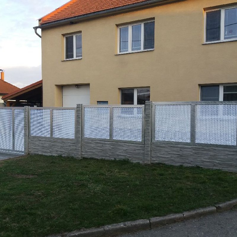 Plotové dílce z tahokovu